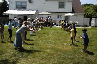 Balloon Toss