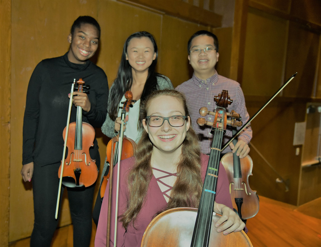 A talented string quartet entertained the crowd prior to the ceremony. 
