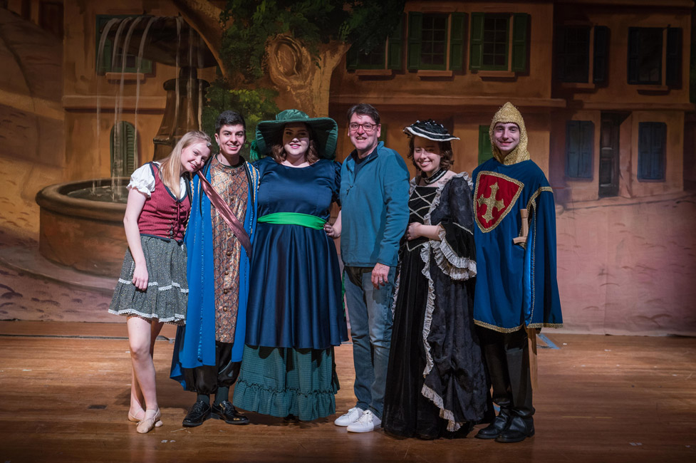Huntington drama club faculty advisor Mike Schwendemann with this year's seniors. (Darin Reed photo.)