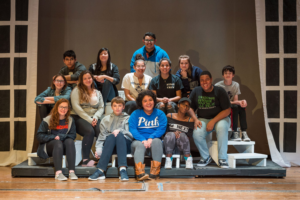 The Huntington High School drama club's stage crew is sensational. (Darin Reed photo.)