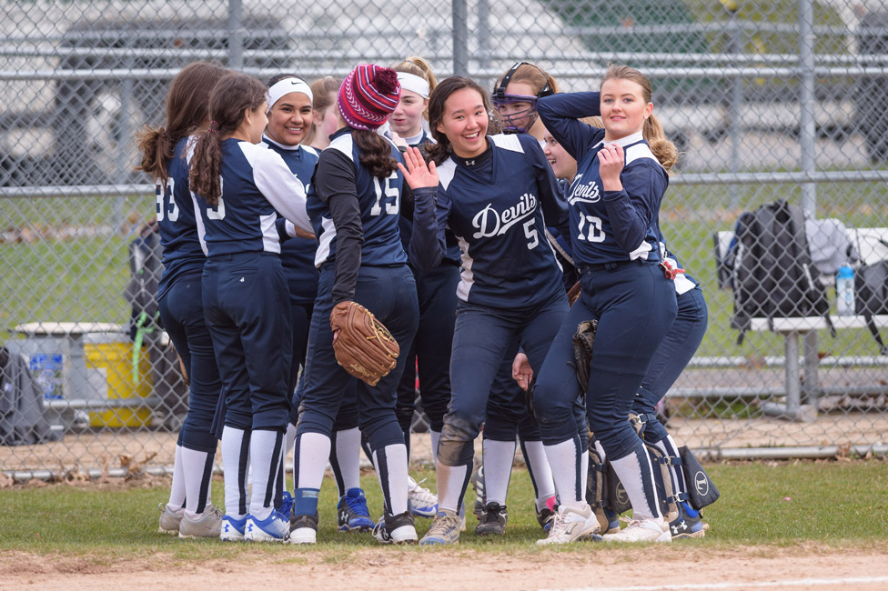 The Huntington High School softball team 