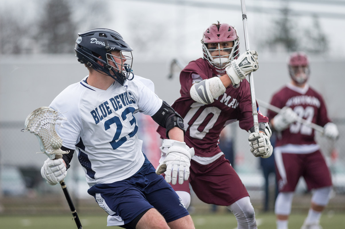 Huntington sophomore Jack Stewart has the ball. (Darin Reed photo.)