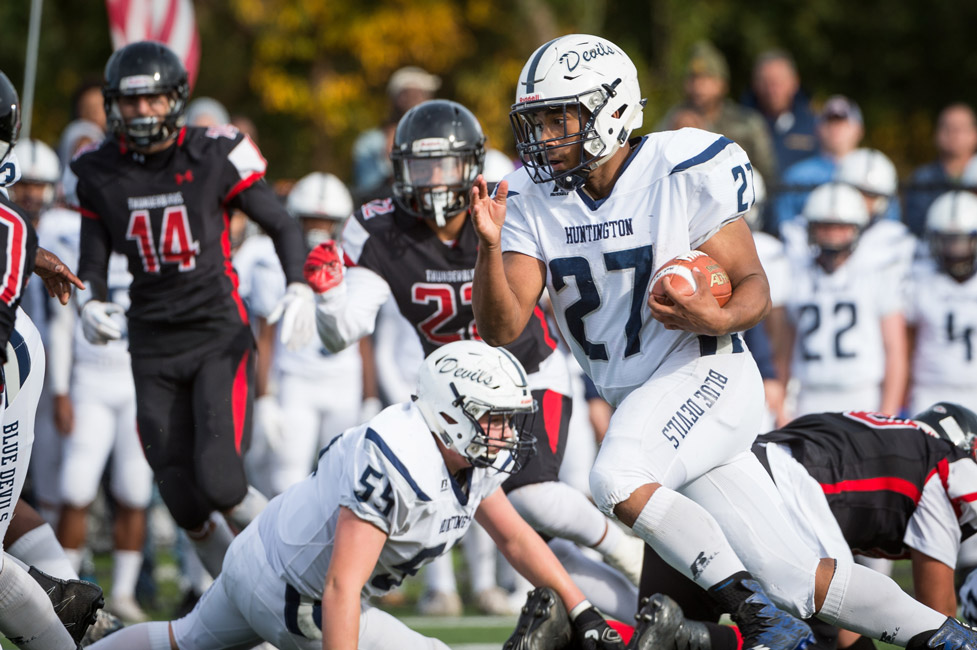 Eric Sands picks up steam for the Blue Devils. (Darin Reed photo.)