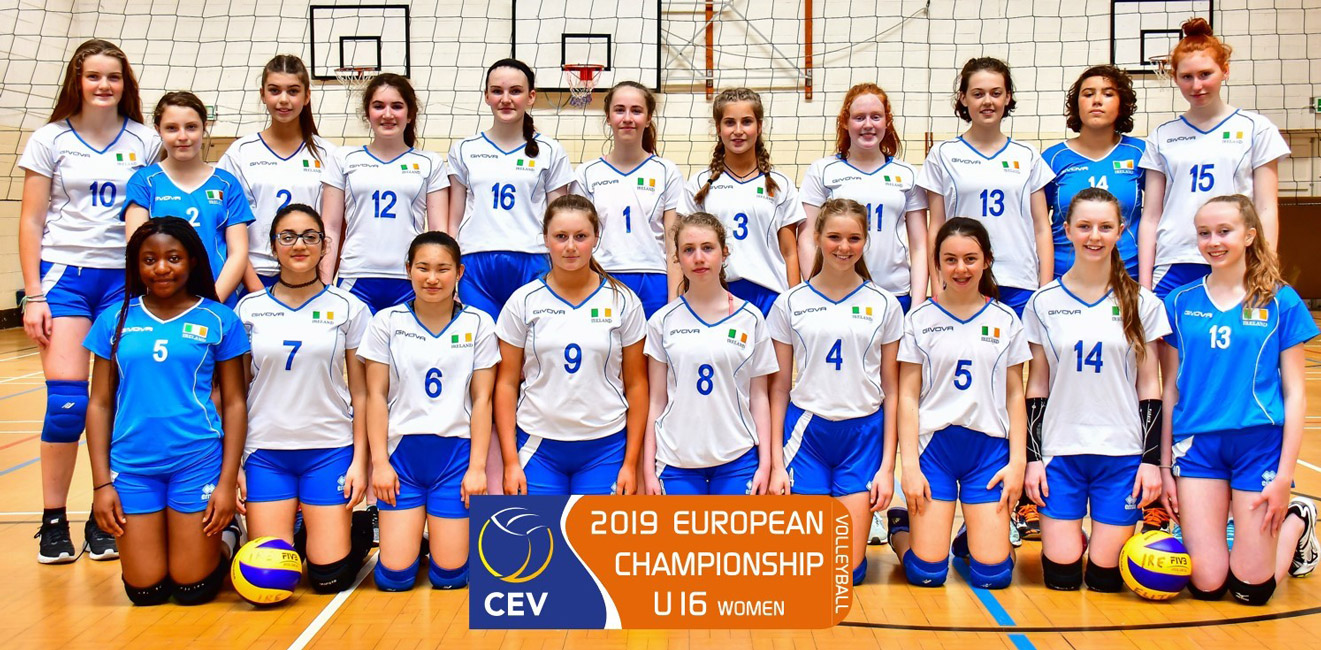 Shannon Kehoe (front right) with fellow members of the U16 Irish national volleyball team.