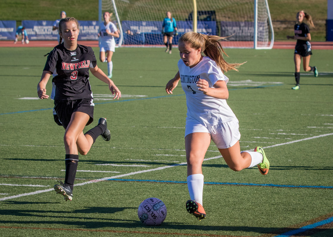 Jordan Forte races down the field for the Blue Devils. (Mike Connell photo.)