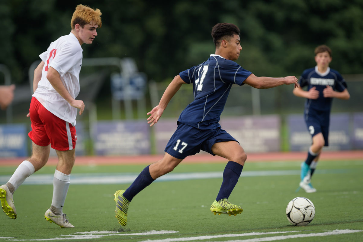 Manny Reyes has the ball for Huntington. (Darin Reed photo.)