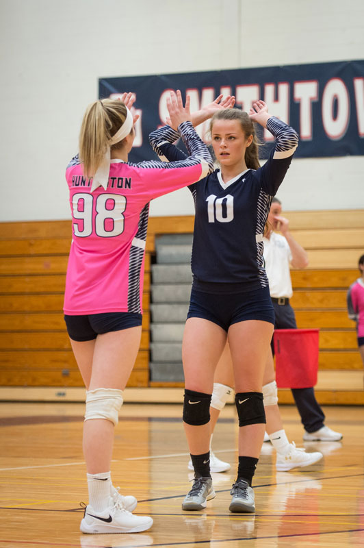 Caroline Lenze (No. 10) has been a key member of the Huntington volleyball team. (Darin Reed photo.)