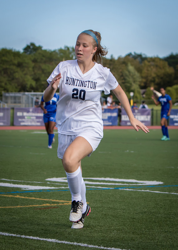Alexandra Lourenso sprints down the field for Huntington soccer. (Mike Connell photo.)