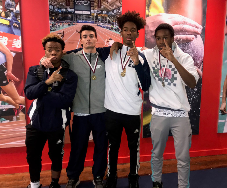 Huntington's 4x200m relay team 