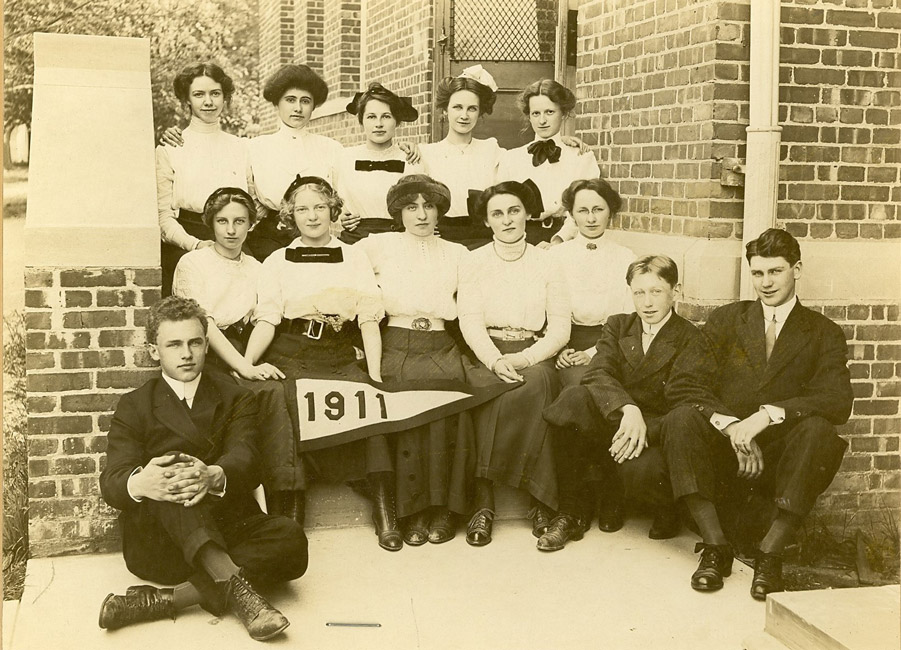 Huntington High School's Class of 1911.
