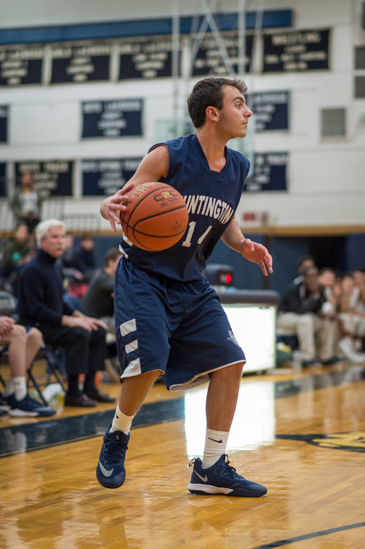 Huntington senior Gerard Federici with the ball. (Darin Reed photo.)
