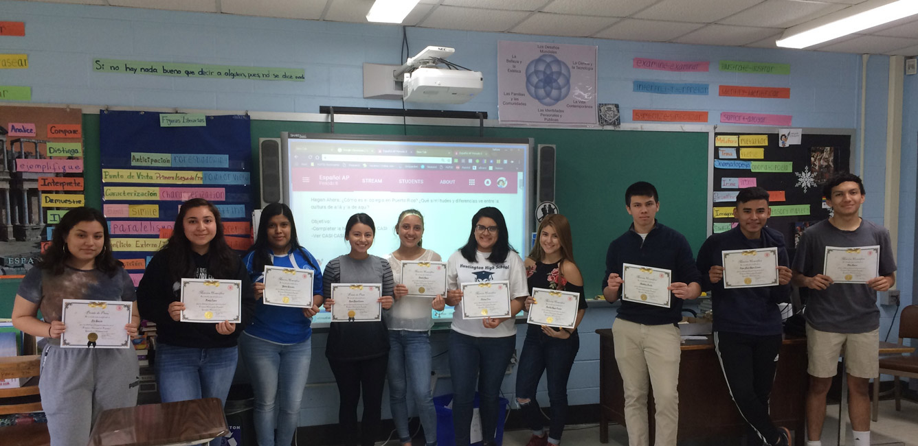 Many Huntington students won honors in the Naitonal Spanish Exam contest.