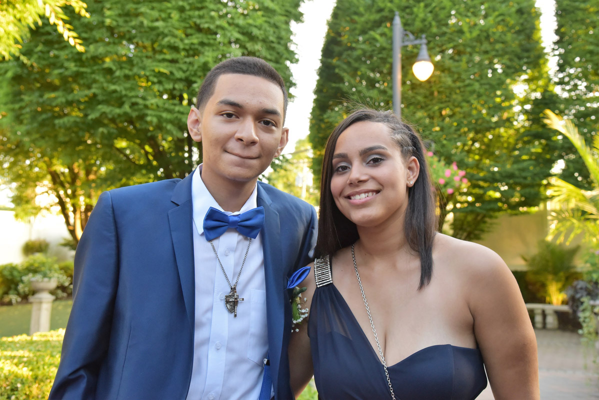 Huntington students sparkled at the prom in their gorgeous outfits