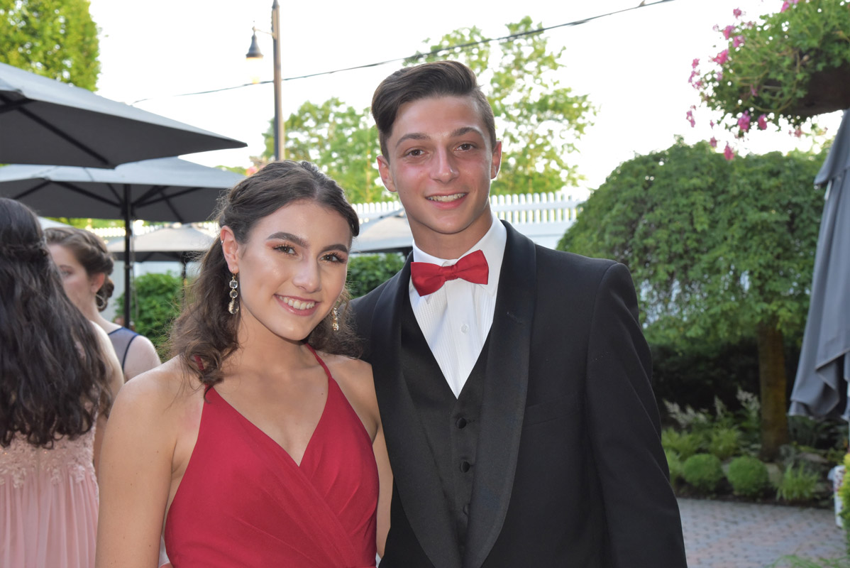 Huntington students sparkled at the prom in their gorgeous outfits