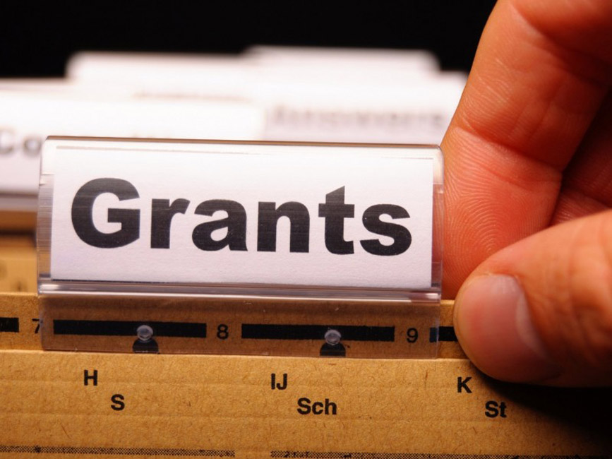The Huntington Foundation recently presented more than $3,800 in mini-grant awards.