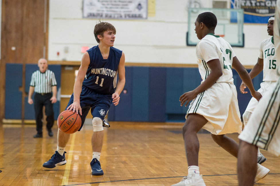 Huntington's Mike Abbondandelo has the ball. (Darin Reed photo.)