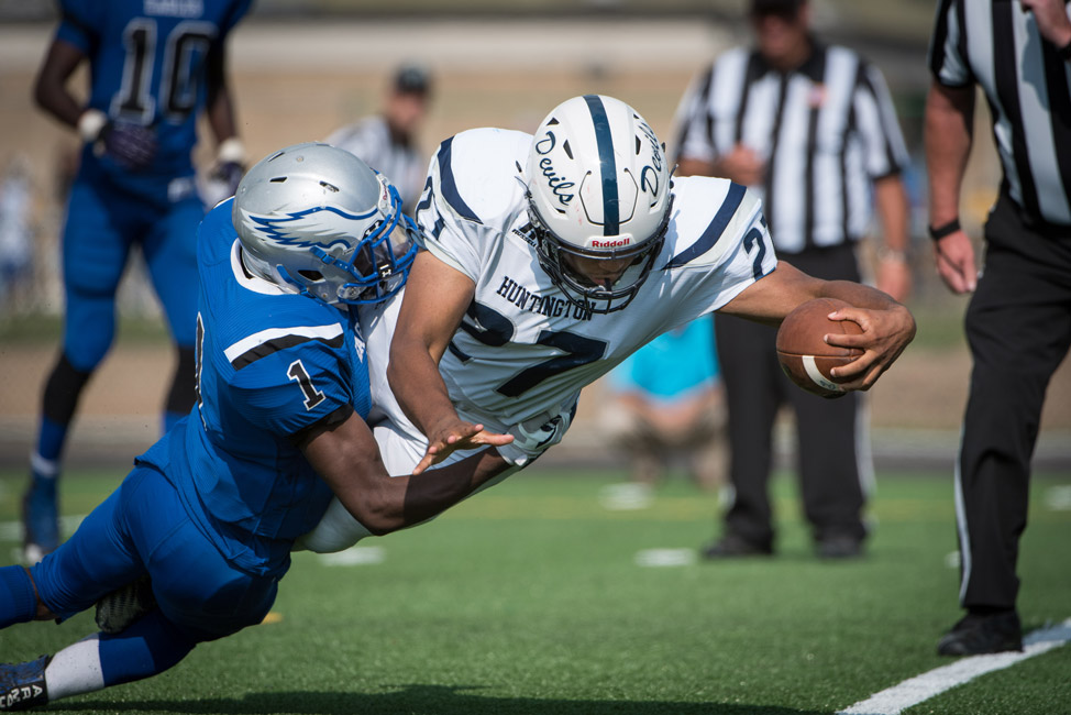Huntington junior Eric Sands dives for the end zone. (Darin Reed photo.)