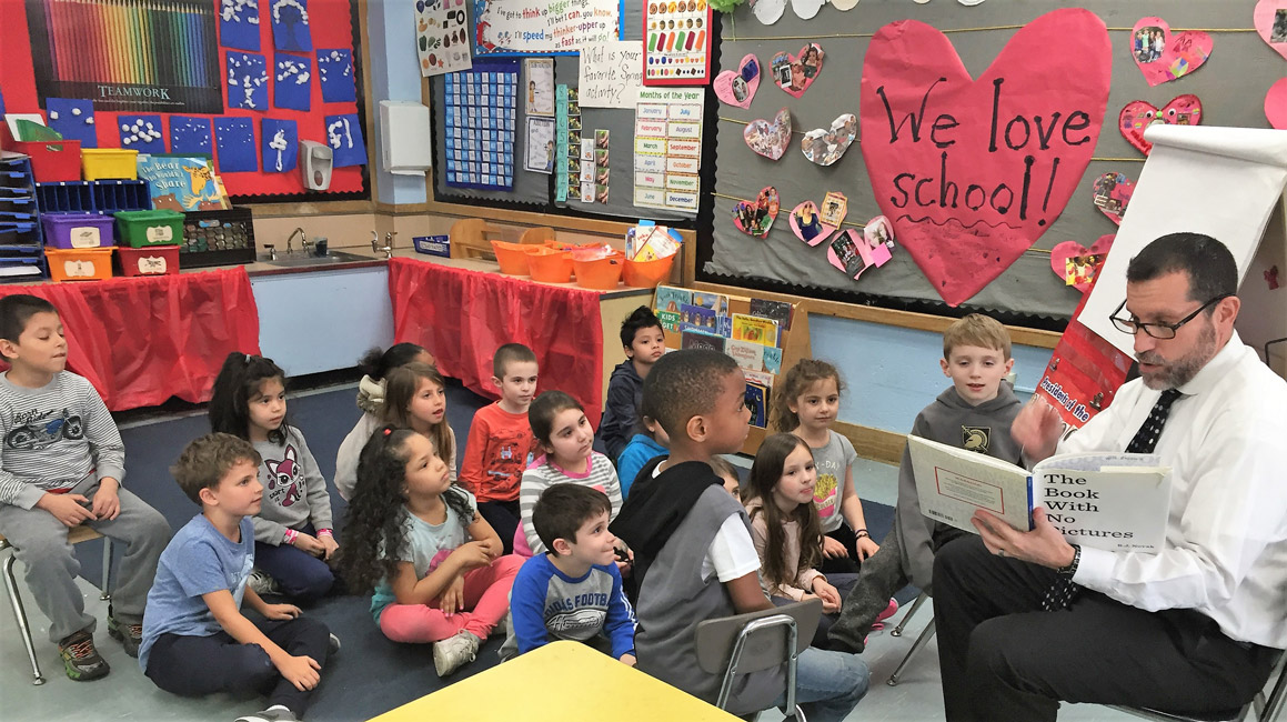 Huntington Superintendent Jim Polansky and a Flower Hill first grade class had fun together.