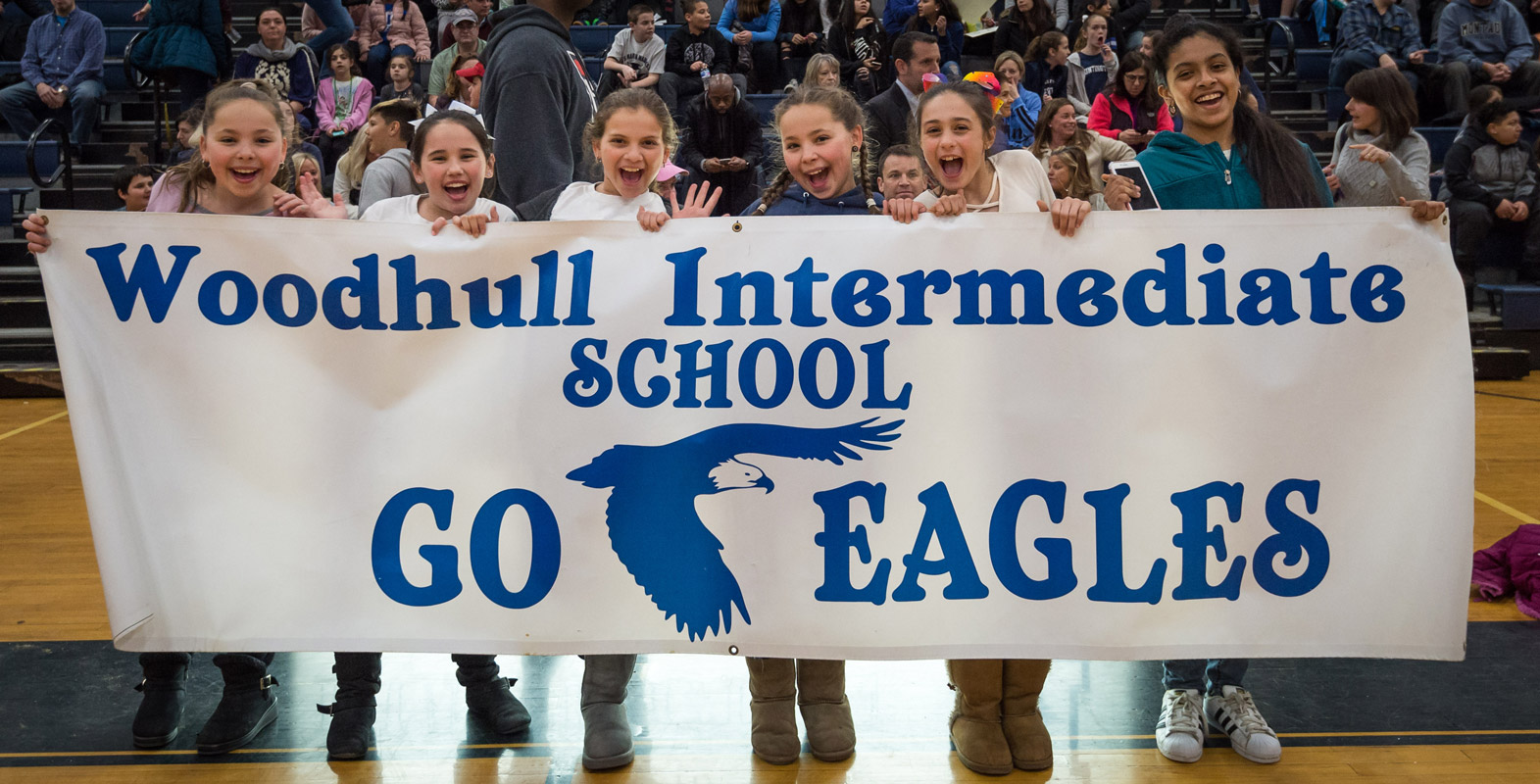 Woodhull students sure love their school. (Darin Reed photo.)