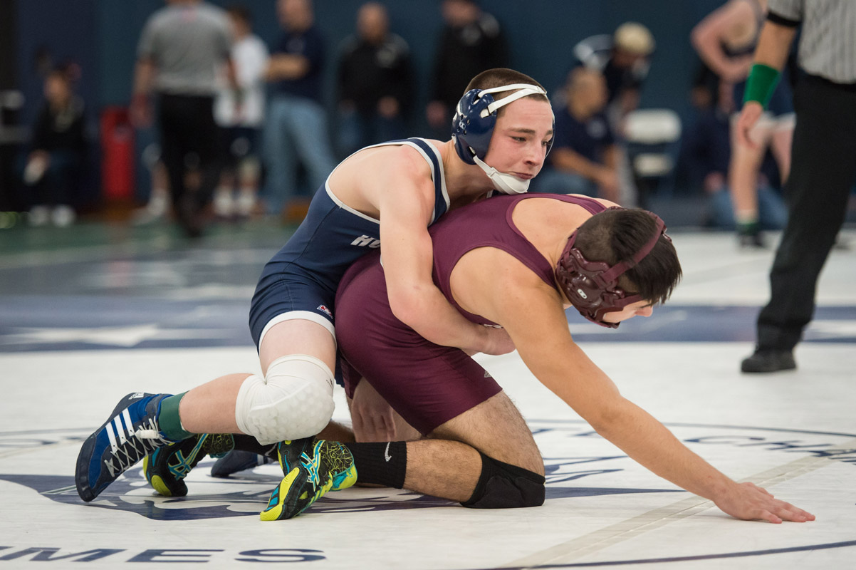 Huntington's Aedan McDonald smothers his opponent. (Darin Reed photo.)