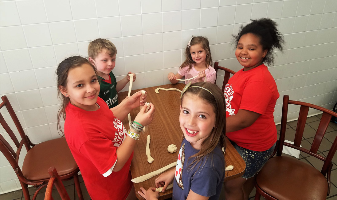 Jefferson students helped the school's PTA raise needed funds at New York Pizza 