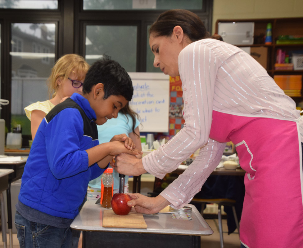Wendy Bonilla works with third grader Josue.