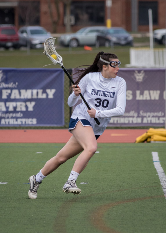 Senior Catie Ricciardelli with the ball for Huntington. (Mike Connell photo 