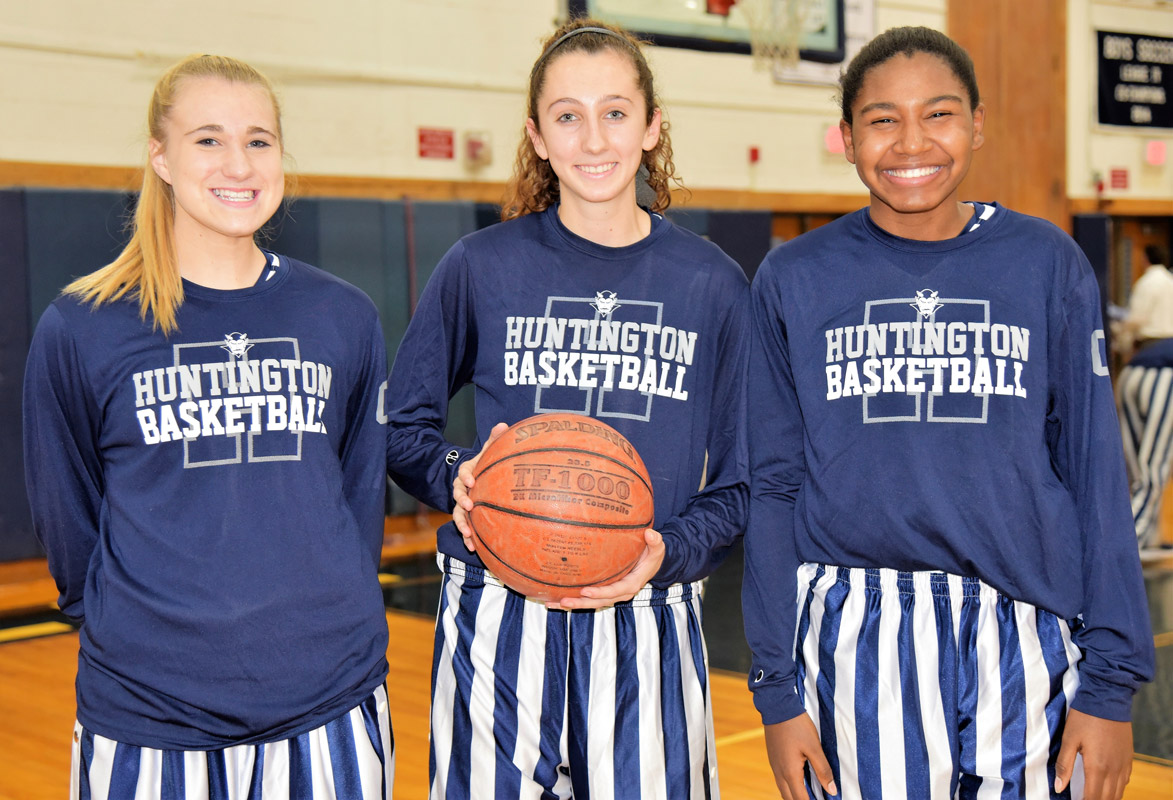 plaNicole Leslie (right) with fellow team captains Katie Seccafico and Alexandra Heuwetter.ce