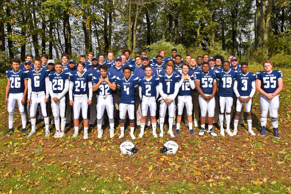 The 2018 Huntington High School football team.