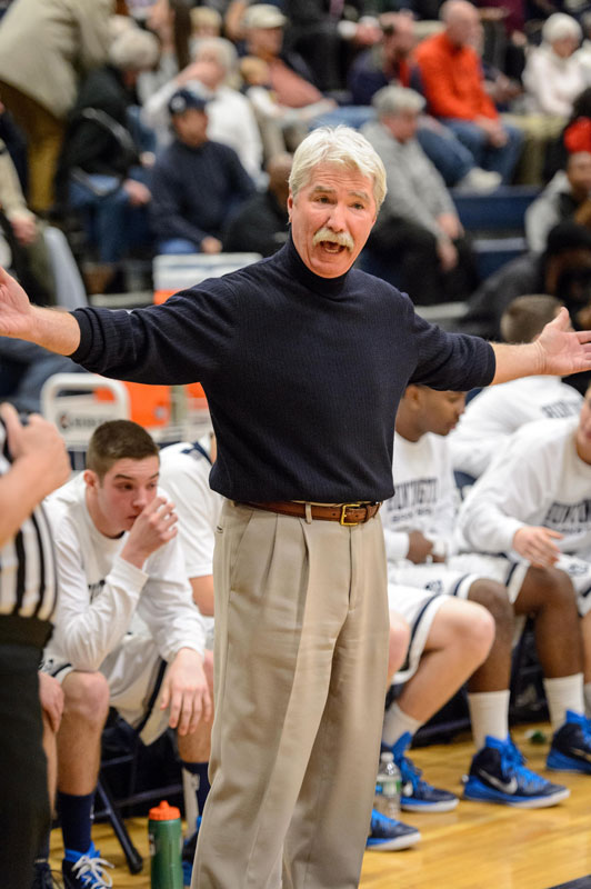 Huntington's veteran head coach Brian Carey. (Darin Reed photo.)