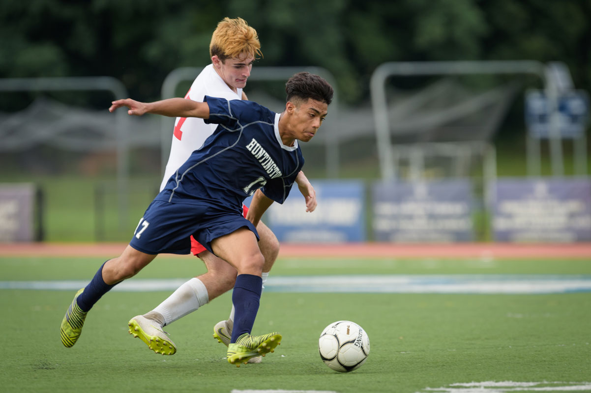 All-League Manny Reyes is on the move. (Darin Reed photo) 