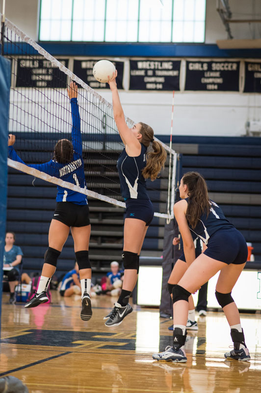 Maddie Reed makes the play for Huntington girls' volleyball. (Darin Reed photo.)
