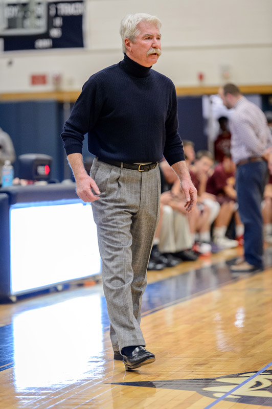 Huntington head coach Brian Carey exhorts his troops. (Darin Reed photo.)