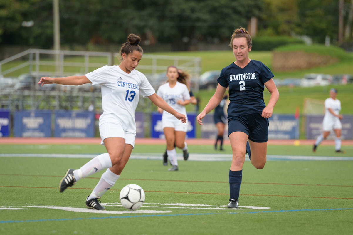 Paige Lennon chases does the ball for Huntington. (Darin Reed photo.)