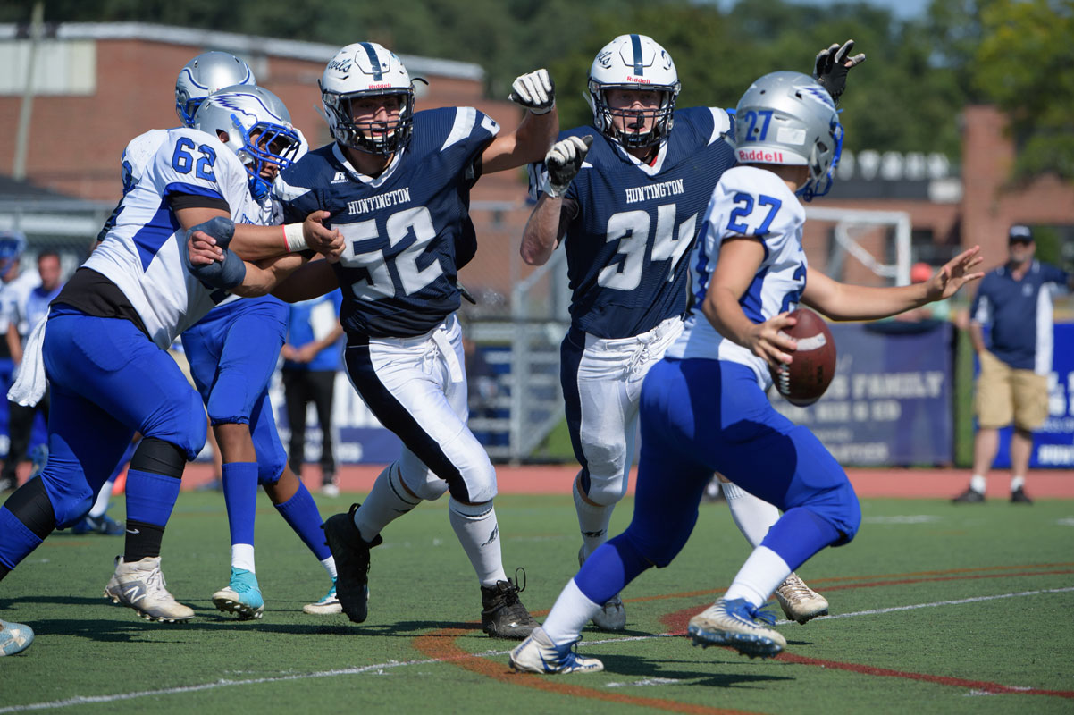 Henry Cartwright chases down the quarterback. (Darin Reed photo