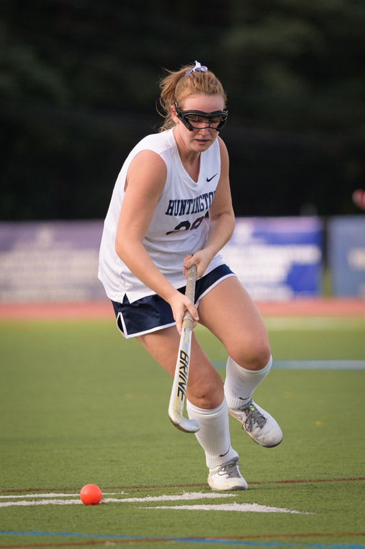 Holly Wright controls the ball for Huntington. (Darin Reed photo.)