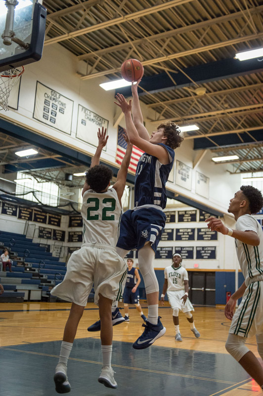 Ian Ardell drops a one hander. (Darin Reed photo.)