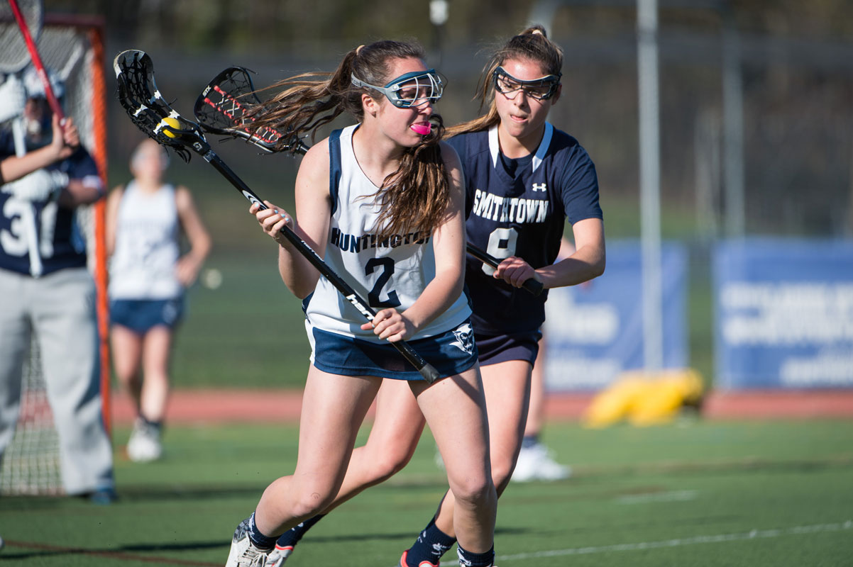 Paige Lennon has the ball for Huntington girls' lacrosse. (Darin Reed photo.)