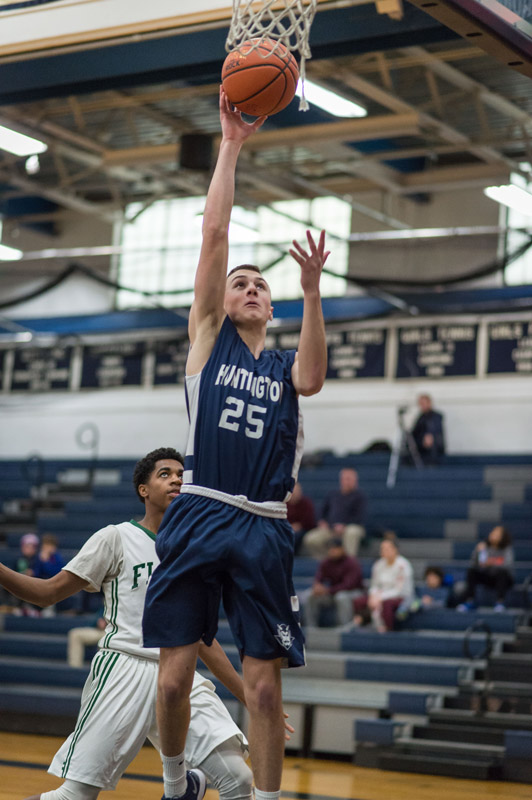 Matt Girimonti goes to the basket. (Darin Reed photo.)