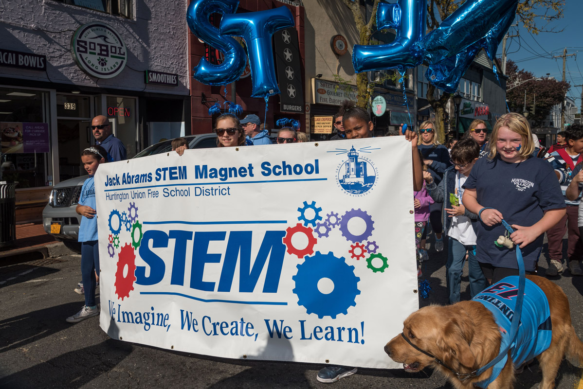All eight Huntington UFSD schools will be marching in Saturday's parade. (Darin Reed photo.)