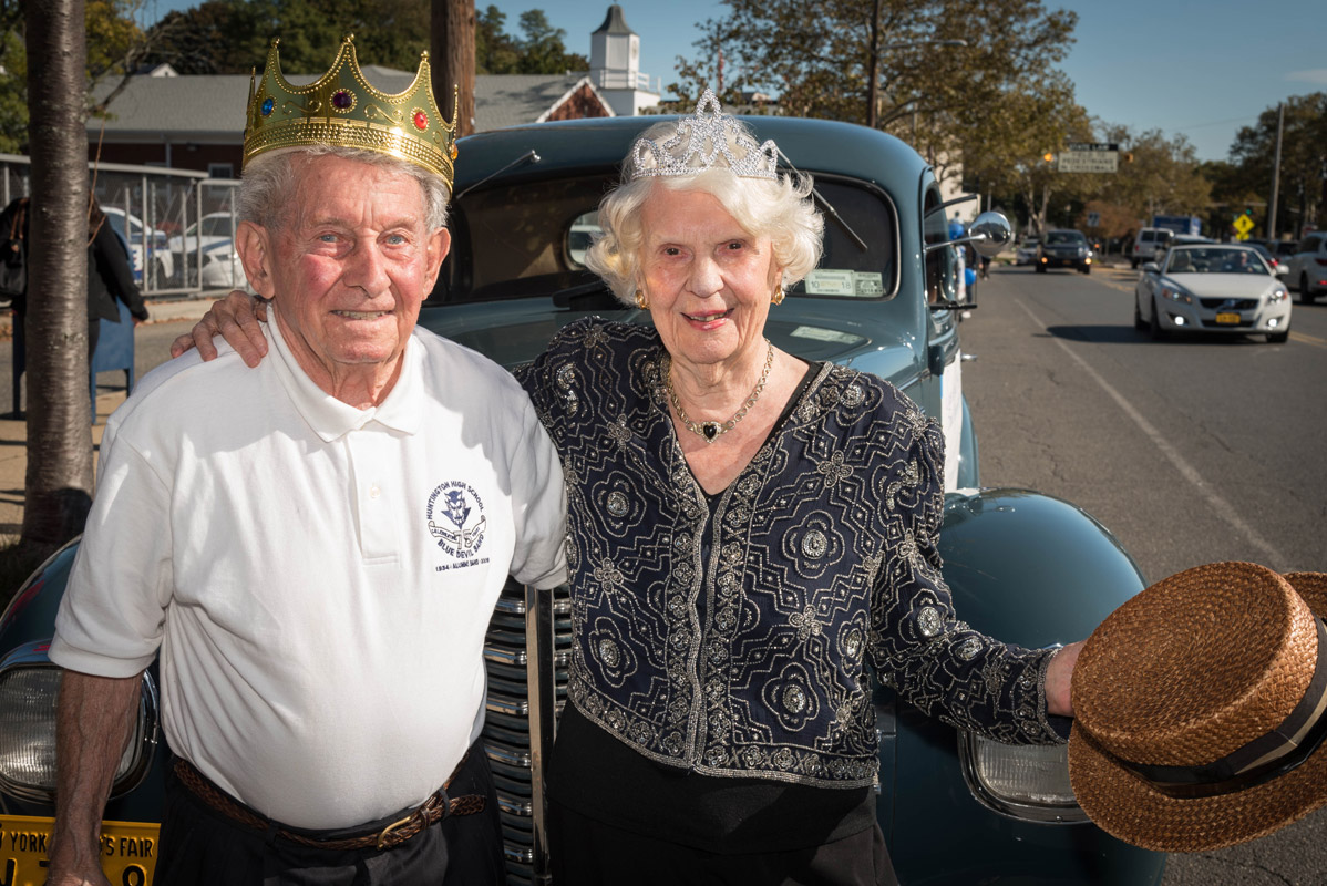 Huntington alums Frank Lizzo (1947) and Sue Verme (1943) participated in the 2017 parade. (Darin Reed photo.)