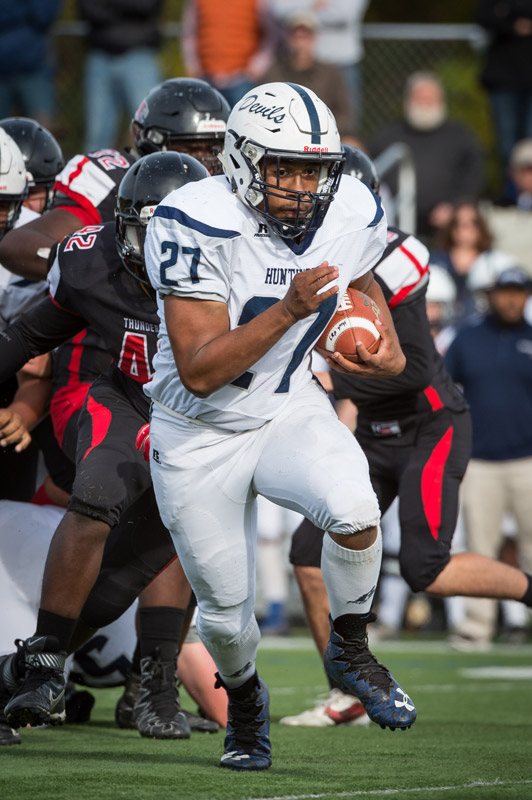 Eric Sands gathers steam for Huntington. (Darin Reed photo.)