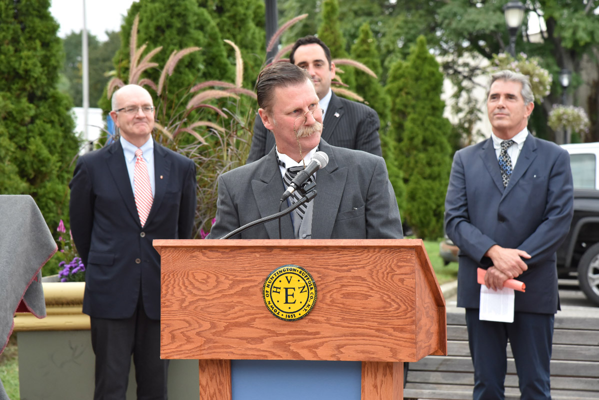 Film actor and Teddy Roosevelt impersonator Leer Leary spoke at the ceremony (2)
