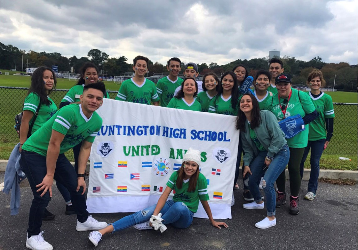 Daniela Ramos (right) with Huntington High School's United Amigos club.