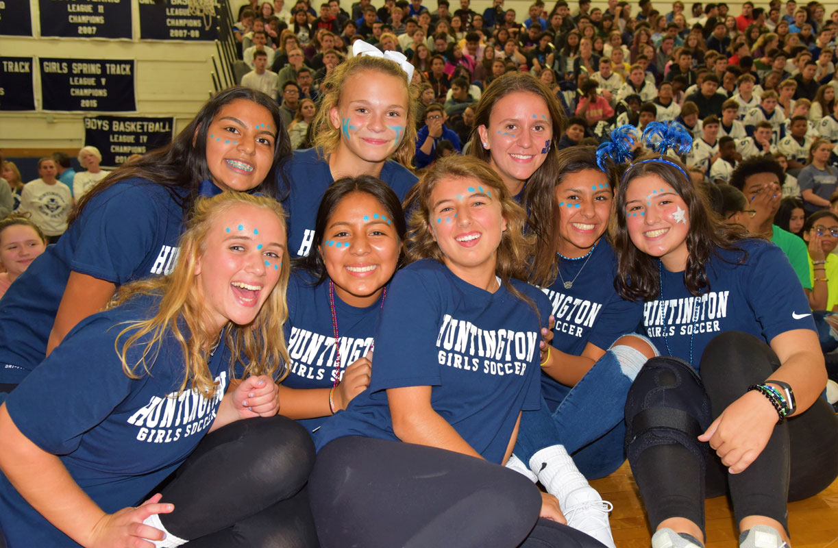 Huntington UFSD residents will go to the polls on May 21 to vote on the budget and capital reserve proposition and elect two trustees to three year terms (3)