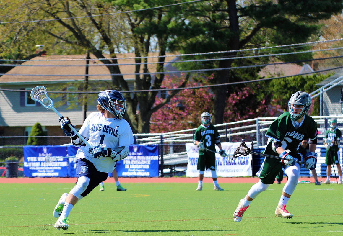 Pat Durand has the ball for the Blue Devils against Lindenhurst. (Erik Krisch photo.)