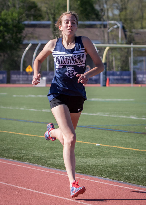 Colette Barron races to the finish line for Huntington. (Mike Connell photo.)