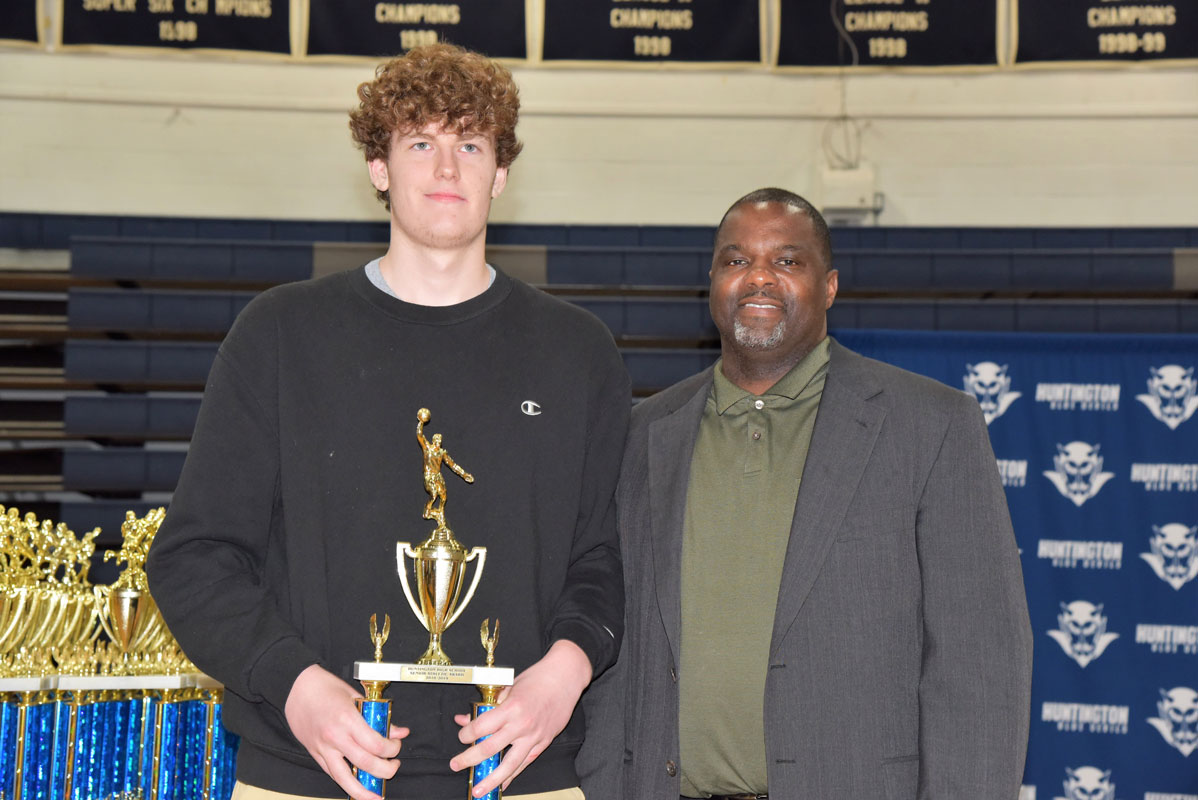  Huntington boys' basketball assistant coach Kevin Thorbourne with Most Valuable Senior Award recipient Ian Ardell 