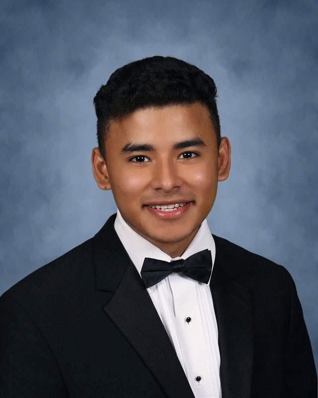 Huntington Class of 2019 member Edgar Rivas Lizama is the recipient of this year's Howard Munson Scholarship Award.