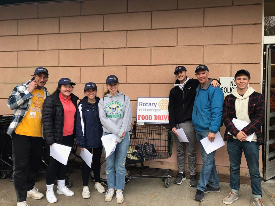 Huntington teenagers have big hearts, as demostrated in the Thanksgiving food drive